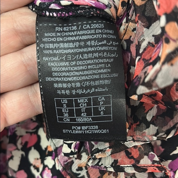 Guess Red and Black Sleeveless Jumpsuit with V-Neckline - Picture 3 of 4